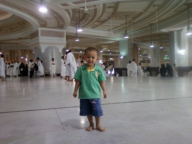 Anak ganteng di Masjid paling keren sedunia <3 
