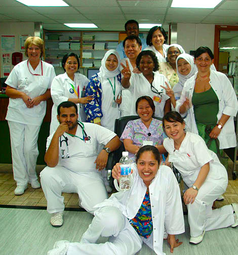 Medical stuff in Jeddah Hospital, multi cultural (gambar : thepinoy.com)