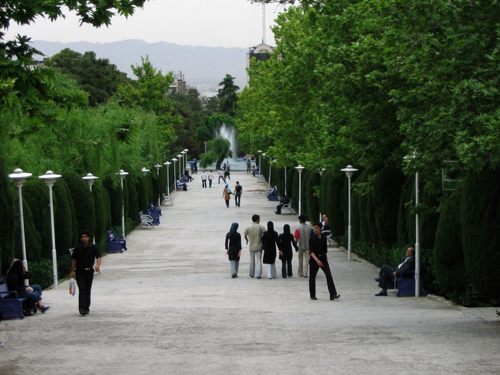 Taman Sai di Teheran, Iran (gambar : panoramio.com, by Behrooz Rezvani) 