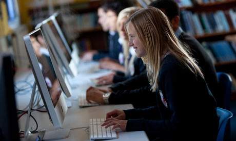 Computer Science girls (gambar : theguardian.com)